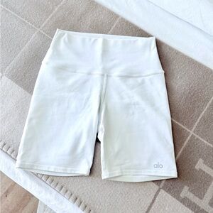 ALO Yoga White Airbrush biker shorts with XS